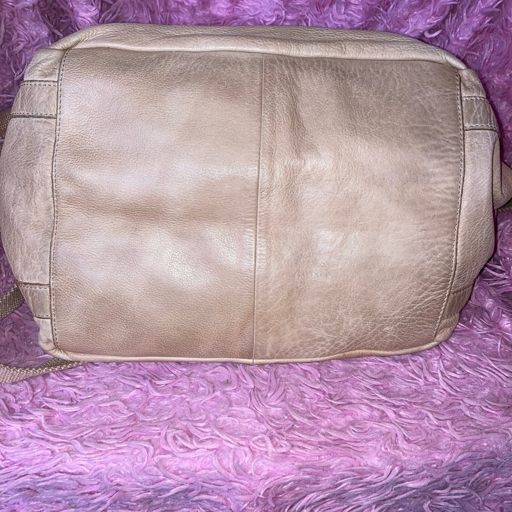 Free People Leslie Distressed Leather Large Tote In Conch Pink - Picture 12 of 16